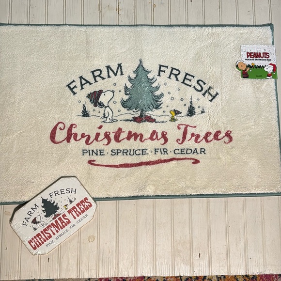 Peanuts: Holiday Bathroom rug and sign - Picture 1 of 7